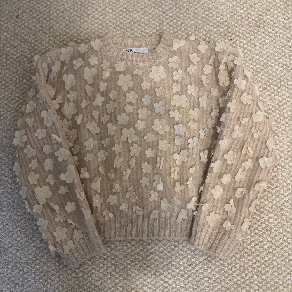 Zara Cream Floral Appliqué Size Medium Women's Sweater